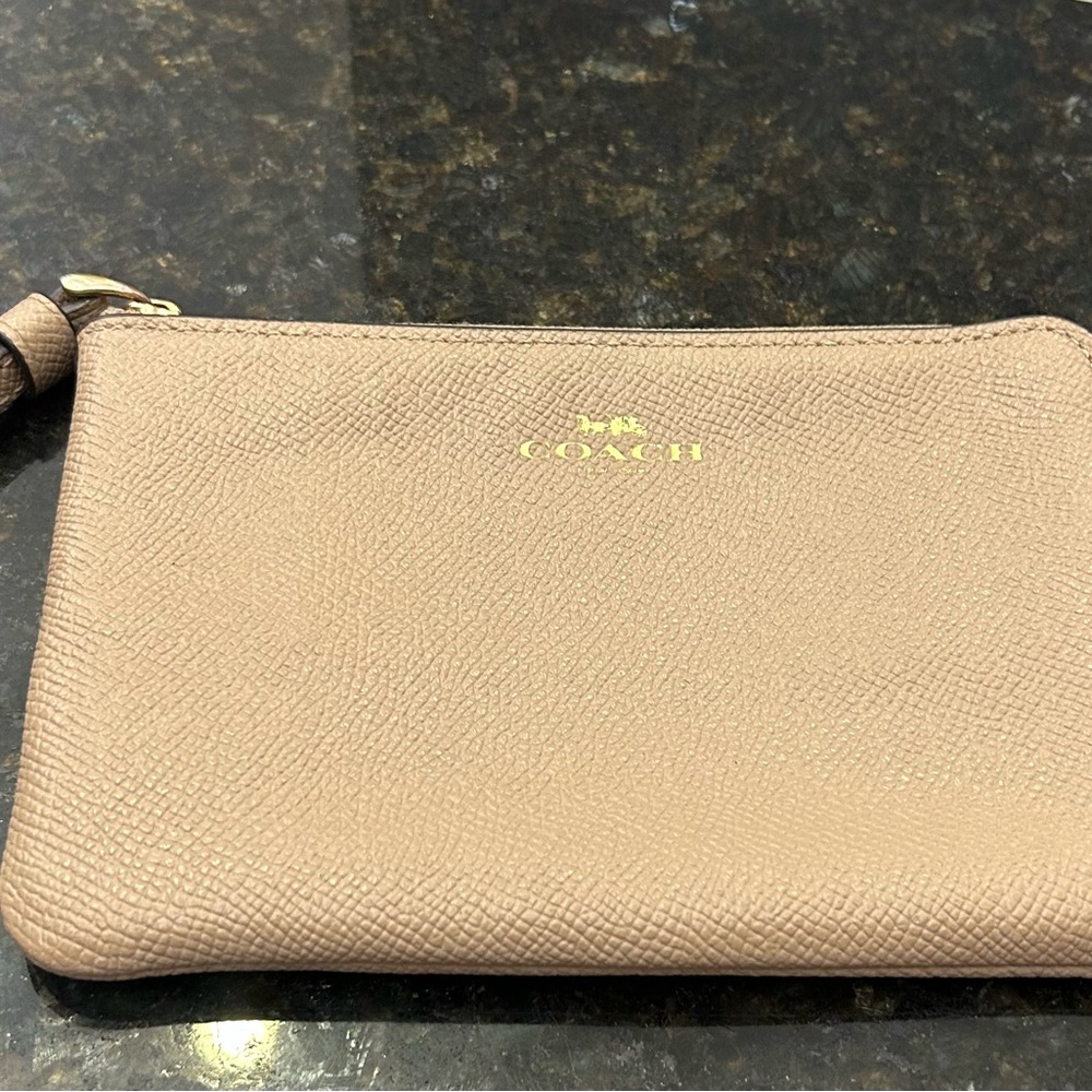 COACH 58035 Signature Small Wristlet / Coach Corner Zip Wristlet